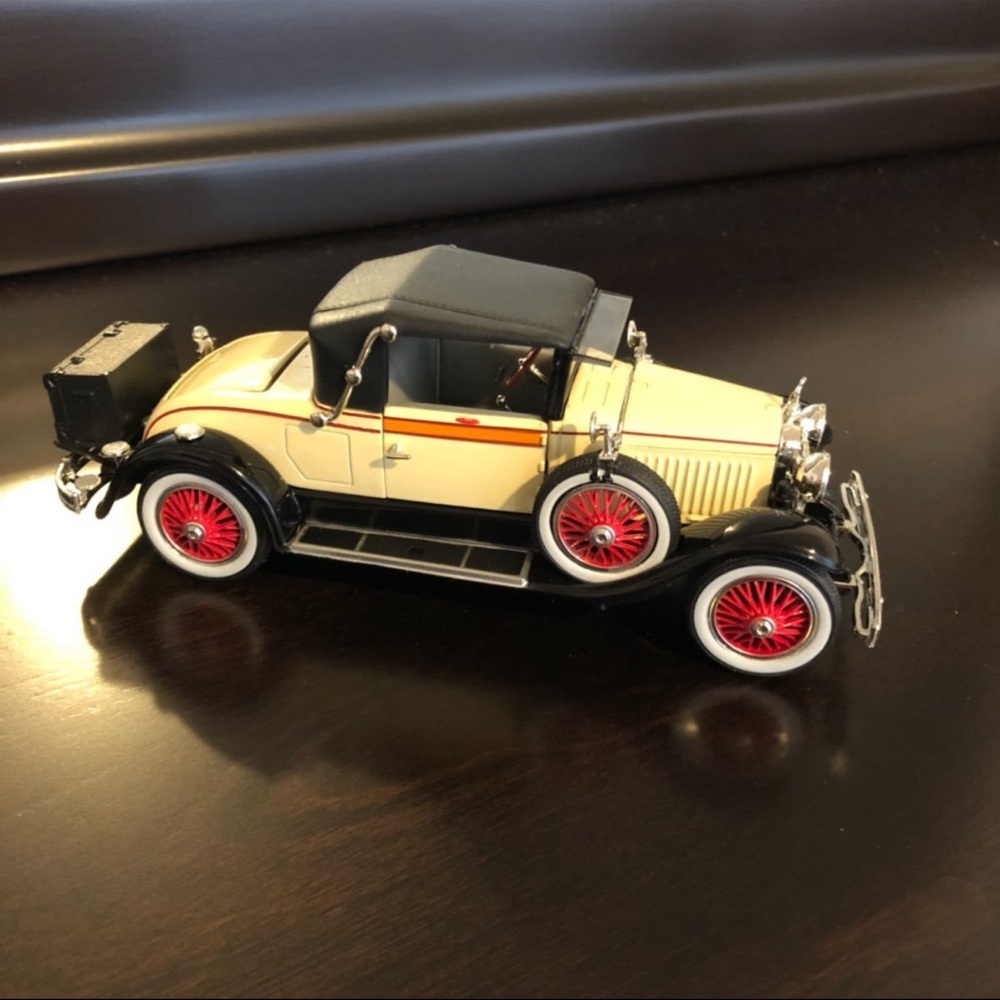 Diecast Cadillac 1927 314 Roadster | National Motor Museum Mint | 1:32 Scale - Picture 2 of 5
